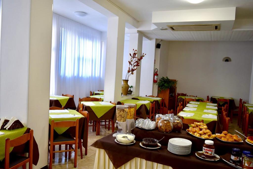 Oxford Hotel Rimini Ngoại thất bức ảnh